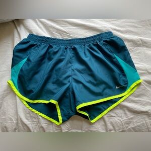 Nike athletic shorts size M